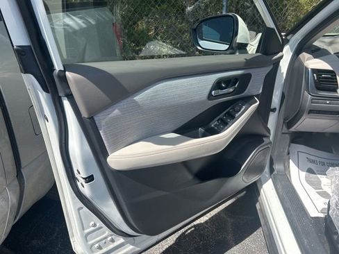 Used 2021 Nissan Rogue SV image 6