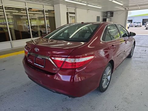 Used 2015 Toyota Camry SE w/ Moonroof Package image 5
