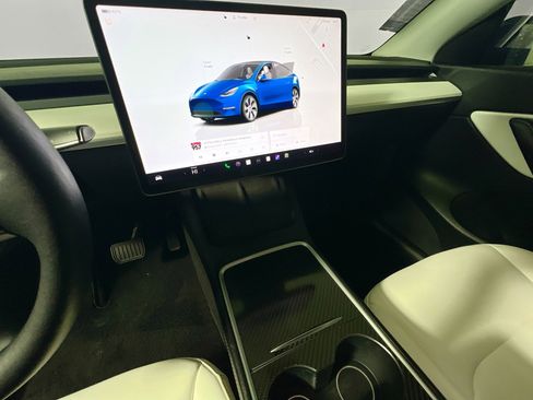 Used 2022 Tesla Model Y Long Range image 25