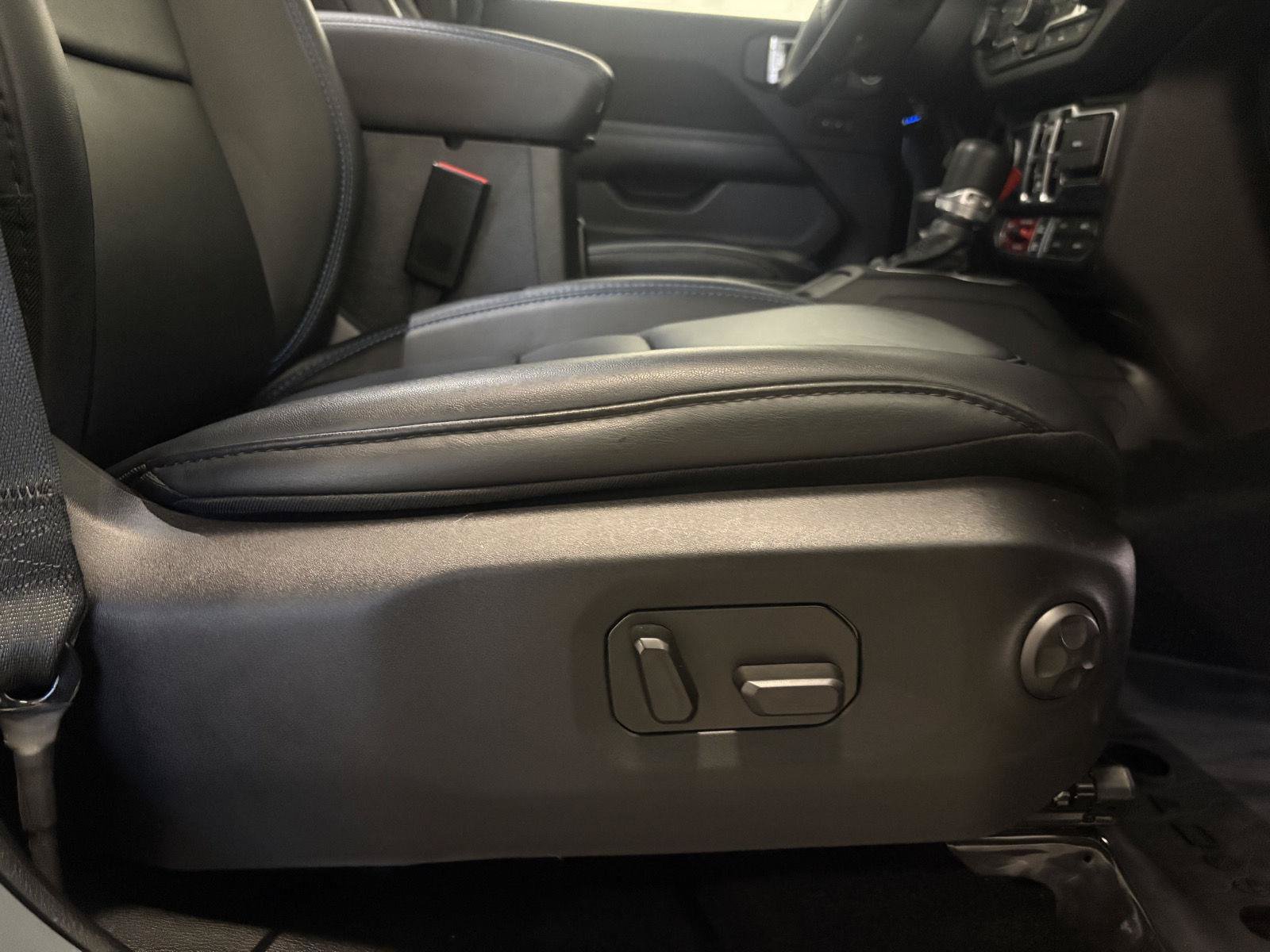 Used 2024 Jeep Wrangler Unlimited Rubicon 4xe AWD/4WD image 53