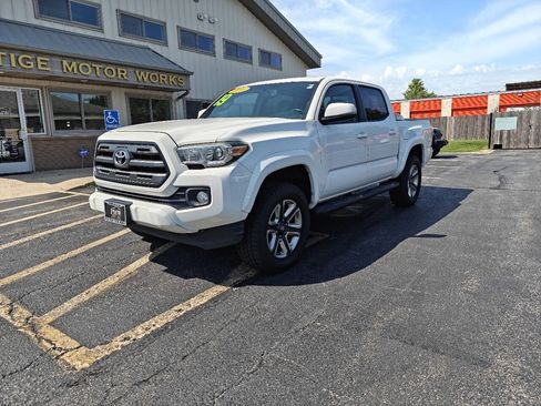 Used 2016 Toyota Tacoma Limited w/ Exterior Package AWD/4WD image 1