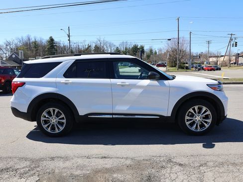 Used 2023 Ford Explorer XLT w/ Equipment Group 202A image 8