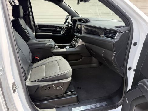 Used 2022 GMC Yukon XL Denali AWD/4WD image 35