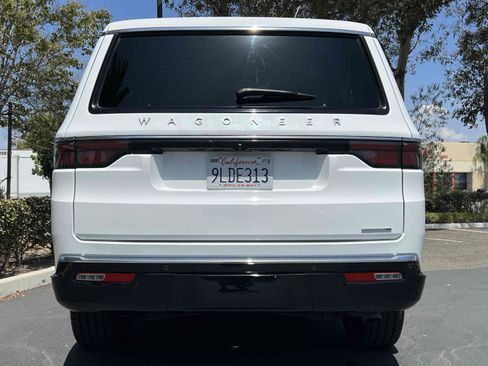 Used 2024 Jeep Wagoneer L Series II RWD image 6