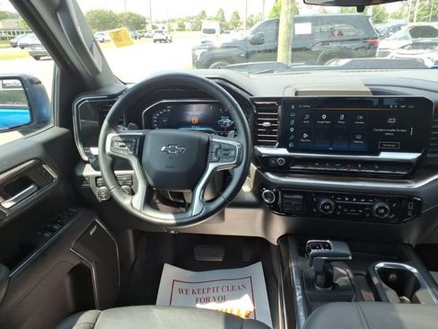 Used 2025 Chevrolet Silverado 1500 LT Trail Boss w/ Convenience Package II AWD/4WD image 12