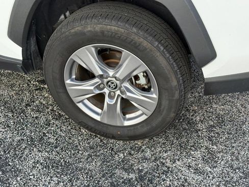 Used 2025 Toyota RAV4 XLE AWD/4WD image 10