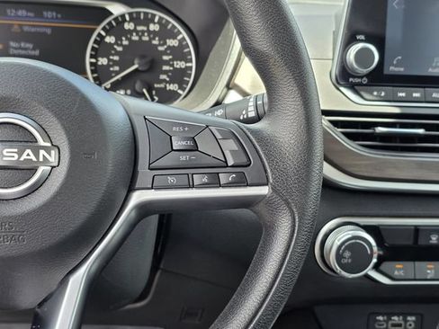 Used 2024 Nissan Altima 2.5 SV FWD image 25
