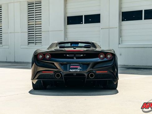 Used 2022 Ferrari F8 Tributo image 17