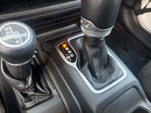Used 2022 Jeep Wrangler Unlimited Sport AWD/4WD image 25