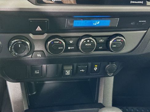 Certified 2022 Toyota Tacoma TRD Off-Road image 15