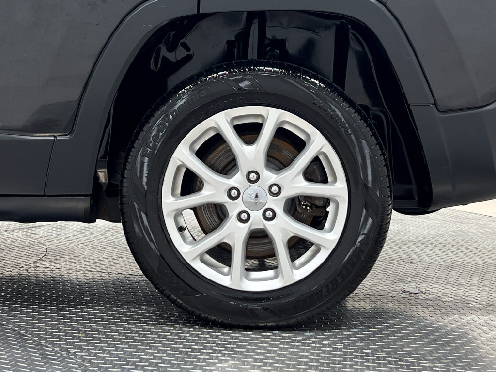 Used 2014 Jeep Cherokee Latitude FWD image 37