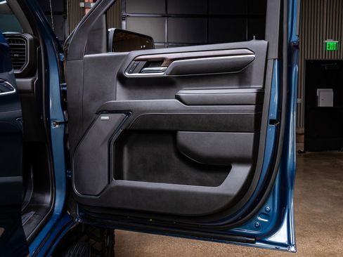 Used 2024 GMC Sierra 1500 SLT w/ SLT Premium Plus Package image 36