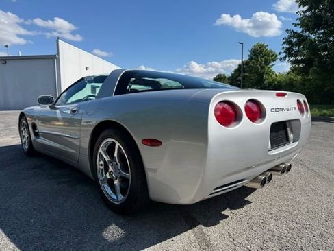 Used 2003 Chevrolet Corvette Coupe w/ Preferred Equipment Group RWD image 7