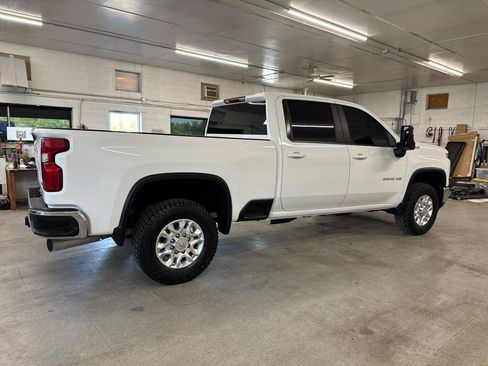 Used 2024 Chevrolet Silverado 2500 LT AWD/4WD image 4