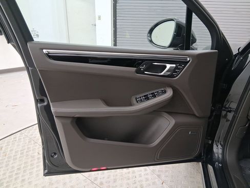 New 2026 Porsche Macan image 23