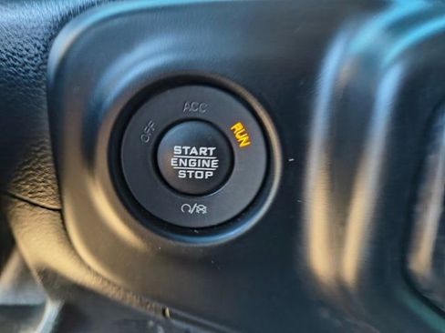 Used 2021 Jeep Gladiator Willys image 3