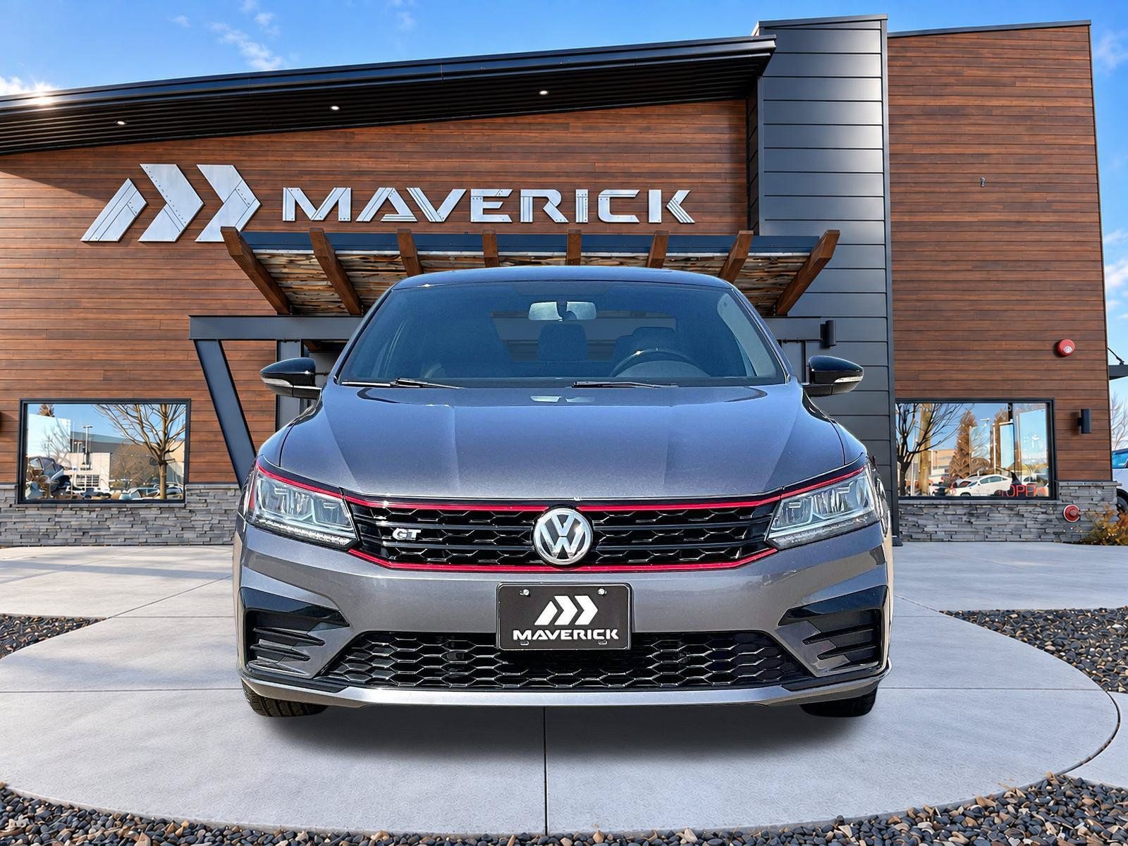 Used 2018 Volkswagen Passat 3.6 FWD image 2