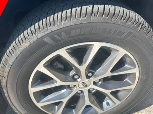 Used 2017 Ford Expedition XLT w/ Equipment Group 202A RWD image 4