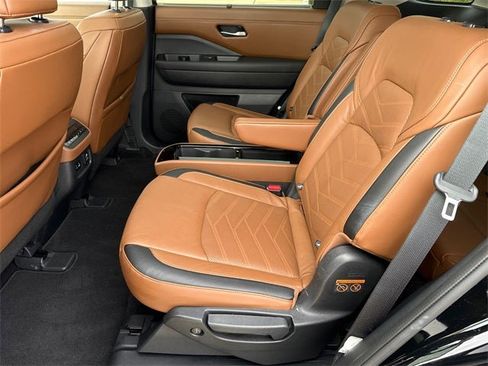 Certified 2022 Nissan Pathfinder Platinum w/ Lighting Package (N93) image 19