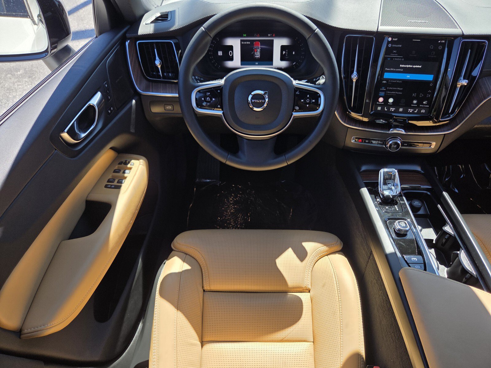 Used 2025 Volvo XC60 B5 Ultra w/ Protection Package Premier AWD/4WD image 12
