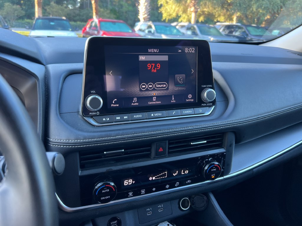 Used 2025 Nissan Rogue SV AWD/4WD image 18