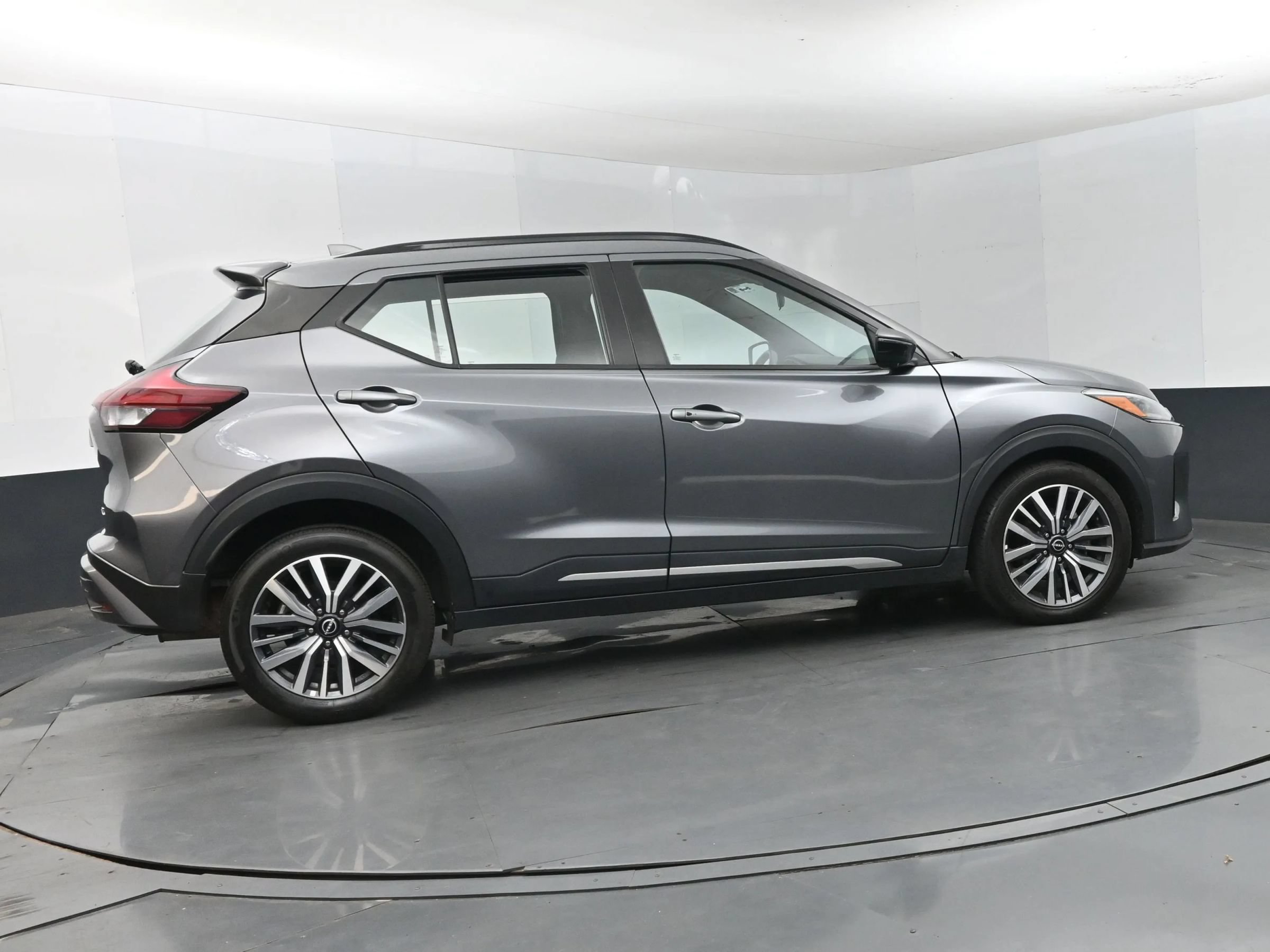 Used 2024 Nissan Kicks SR FWD image 4