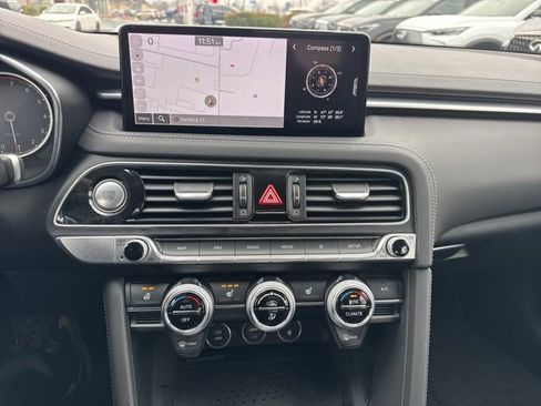 Used 2022 Genesis G70 2.0T w/ Prestige Package image 17