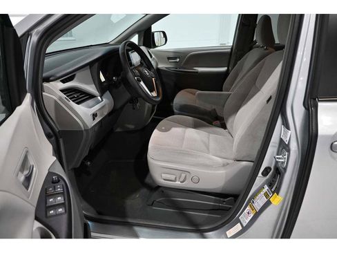 Used 2016 Toyota Sienna LE FWD image 13
