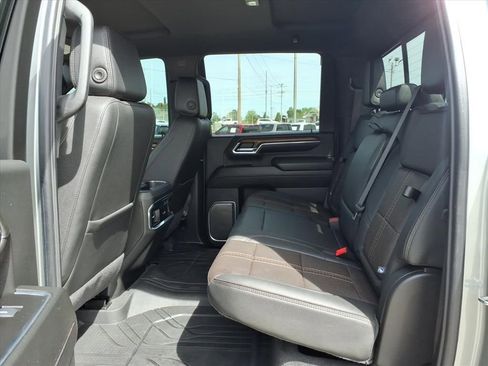 Used 2024 Chevrolet Silverado 2500 High Country w/ Technology Package AWD/4WD image 19