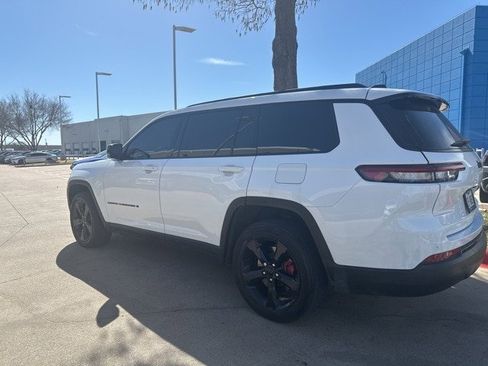 Used 2023 Jeep Grand Cherokee L Laredo image 3