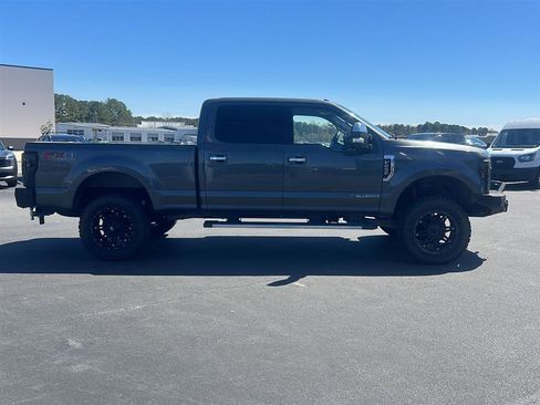 Used 2017 Ford F250 XLT w/ XLT Premium Package image 8