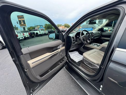 Used 2018 Ford Expedition Max XLT w/ Equipment Group 202A RWD image 8