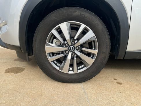Used 2025 Nissan Pathfinder SL FWD image 25