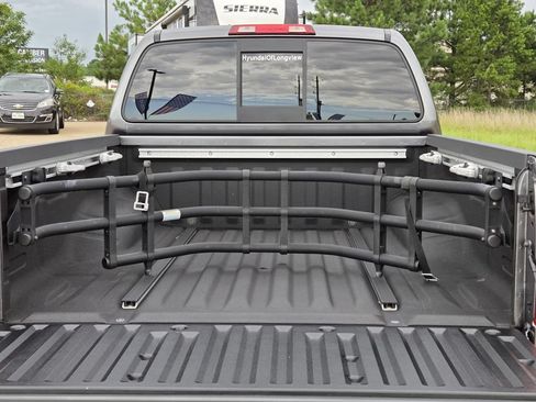 Used 2021 Nissan Frontier SV w/ Midnight Edition Floor Mats RWD image 9