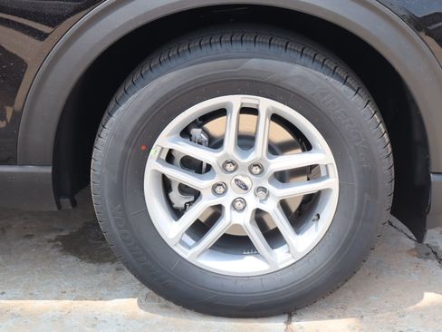 New 2026 Ford Explorer Active RWD image 17