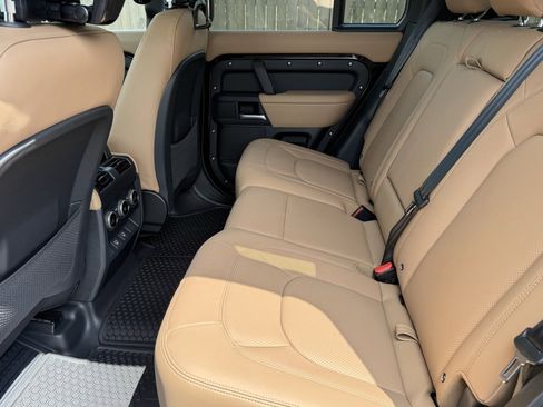 New 2025 Land Rover Defender 110 S image 31