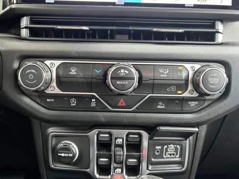 New 2025 Jeep Gladiator Sport image 22