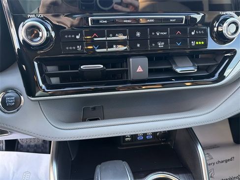 Certified 2022 Toyota Highlander Platinum image 22