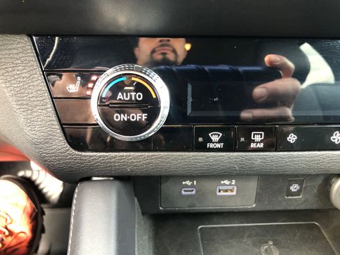 Used 2024 Mitsubishi Outlander SE image 17