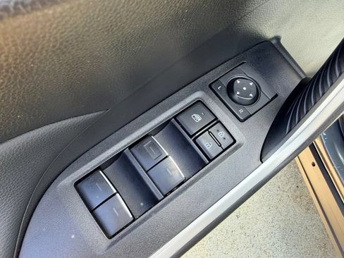 Used 2025 Toyota RAV4 XLE AWD/4WD image 12