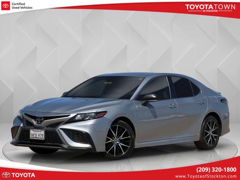 Certified 2022 Toyota Camry SE FWD image 1