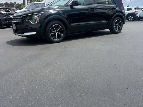 Used 2025 Kia Niro LX FWD image 1