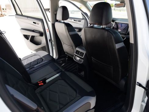 Used 2024 Volkswagen Atlas Peak Edition SE AWD/4WD image 21