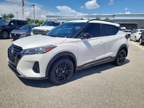 Used 2024 Nissan Kicks SR w/ SR Premium Package FWD image 5