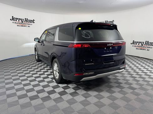 Used 2023 Kia Carnival LX image 10