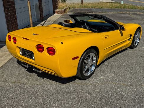 Used 2004 Chevrolet Corvette Convertible w/ Preferred Equipment Group RWD image 39