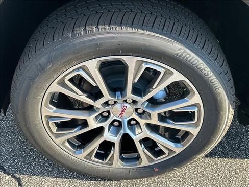 New 2026 GMC Yukon Denali w/ Denali Reserve Package AWD/4WD image 18