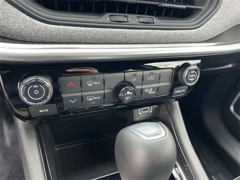 Used 2025 Jeep Compass Latitude image 15