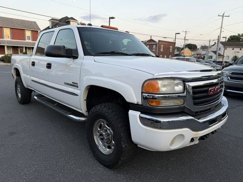 Used 2005 GMC Sierra 2500 SLE w/ Heavy-Duty Power Package AWD/4WD image 1