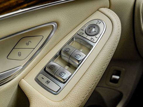 Used 2018 Mercedes-Benz C 300 Sedan w/ Multimedia Package image 43